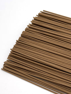 Bâtonnets d'encens naturels de bois d'agar | Tube de 200 g | Pour le culte et les rituels ancestraux